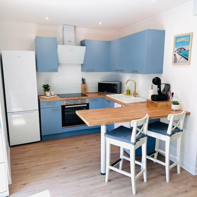 Appartement Au Coeur De Granville Bagian luar foto